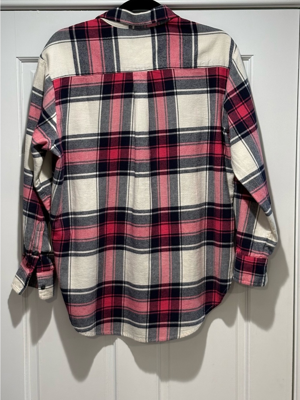 GAP (OVERSIZED) XS women’s Pink,Cream
& Gray/Navy Plaid Button-Down Shirt. - Picture 5 of 13